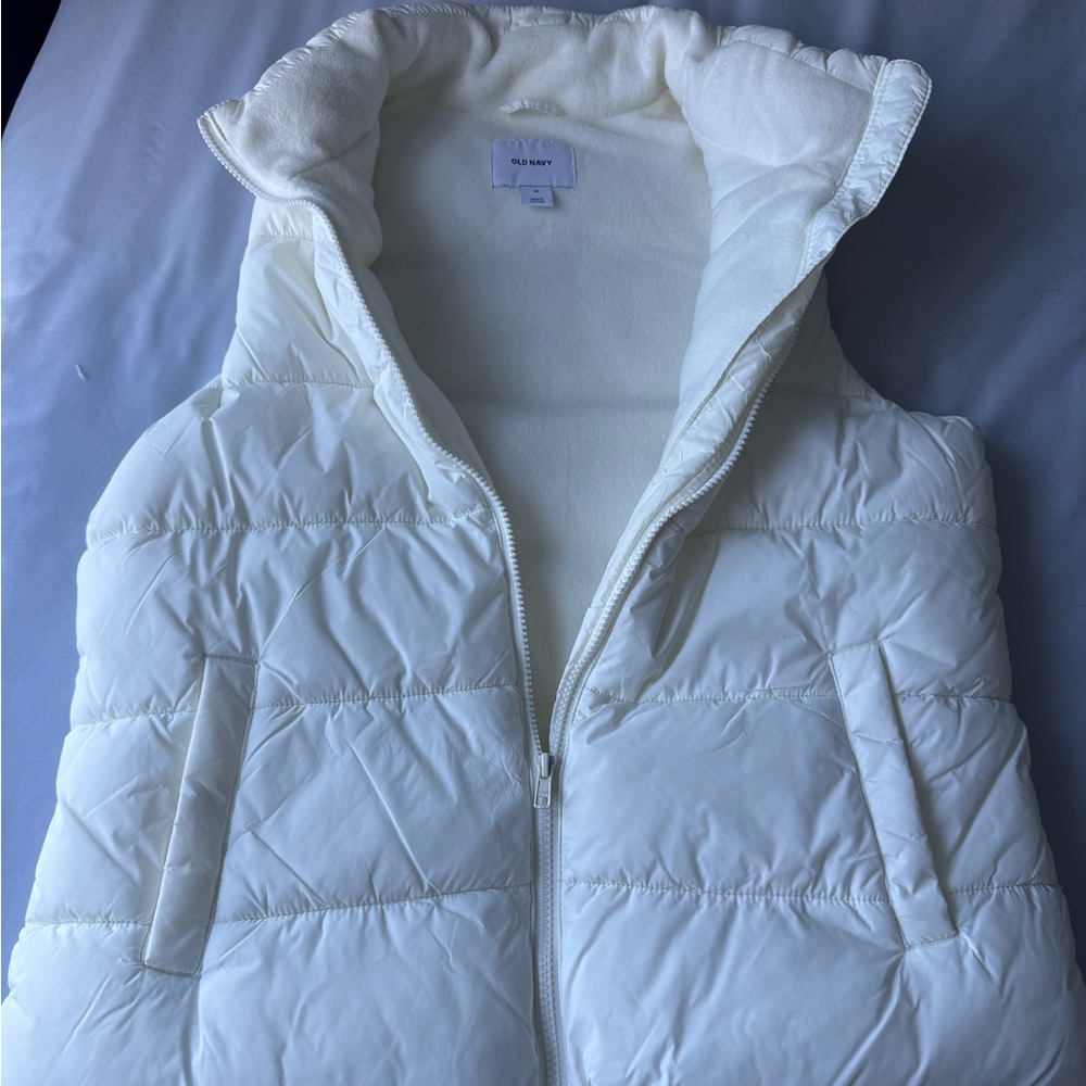 Old Navy Women's Ivory Puffer Vest- M